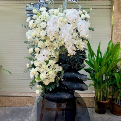 Kệ Hoa Tang Lễ Lan Hồ Điệp & Hồng Trắng – Thành Kính Chia Buồn