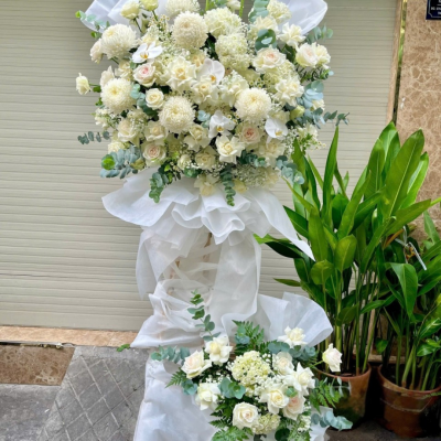 Kệ Hoa Tang Trắng Kết Hợp Cúc Mẫu Đơn – Thành Kính Phân Ưu