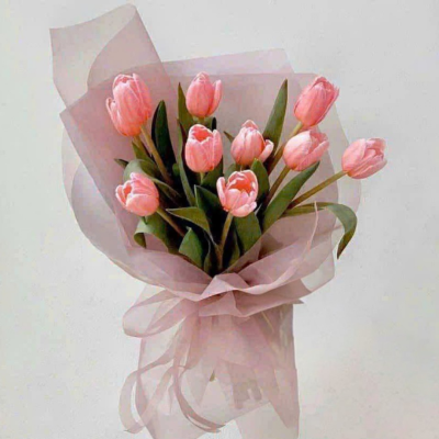 Bó Tulip Đỏ Nhạt