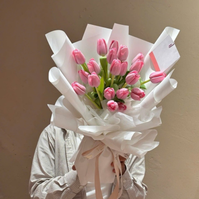Bó Tulip Hồng Đậm Nhập Khẩu