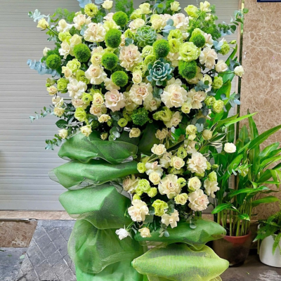 Kệ hoa khai trương tone kem xanh lá tươi mới