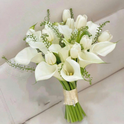 Hoa Cưới Loa Kèn Trắng Tối Giản