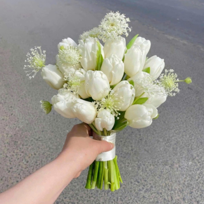 Hoa Cưới Tulip Trắng Tinh Khôi